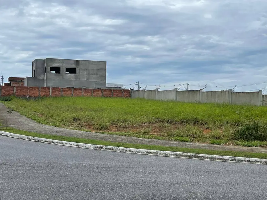 Foto 1 de Terreno / Lote à venda, 490m2 em Taubate - SP