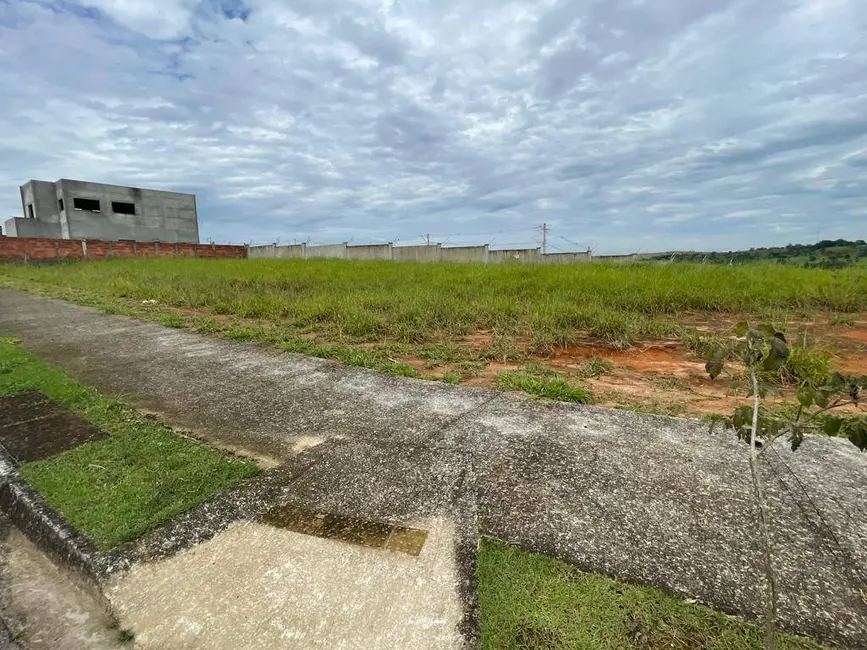Foto 2 de Terreno / Lote à venda, 621m2 em Taubate - SP