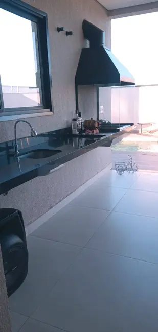 Casa com 3 quartos à venda, 300m2 em Parque Residencial Maria Elmira, Cacapava - SP - imagem 5 Foto 5 de Casa com 3 quartos à venda, 300m2 em Parque Residencial Maria Elmira, Cacapava - SP