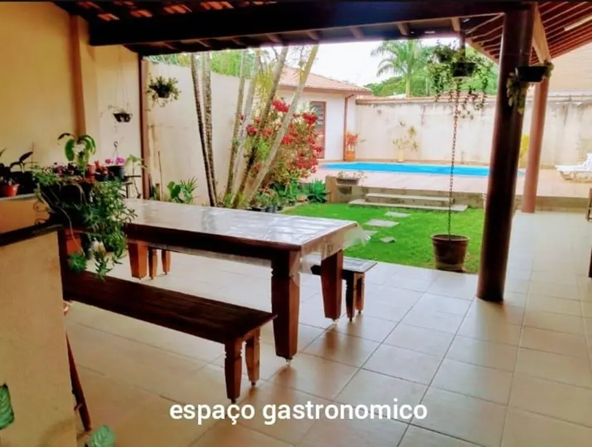 Foto 3 de Casa com 3 quartos à venda, 534m2 em Tremembe - SP