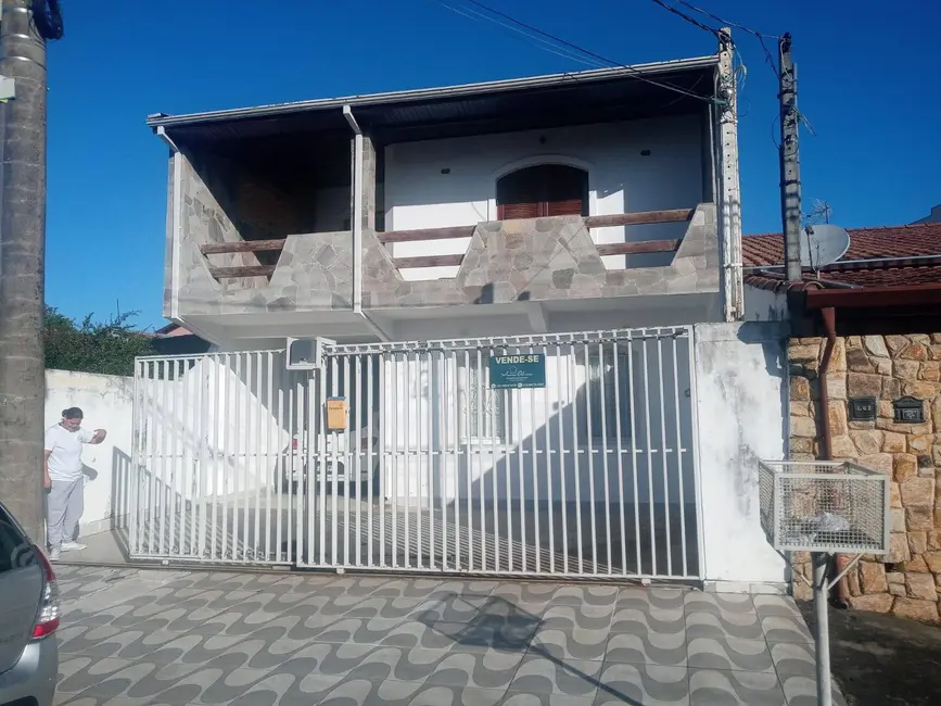 Foto 1 de Sobrado com 4 quartos à venda, 255m2 em Chácara do Visconde, Taubate - SP
