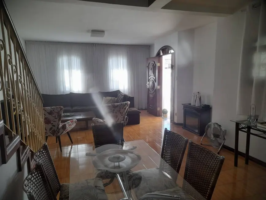 Foto 8 de Sobrado com 4 quartos à venda, 255m2 em Chácara do Visconde, Taubate - SP