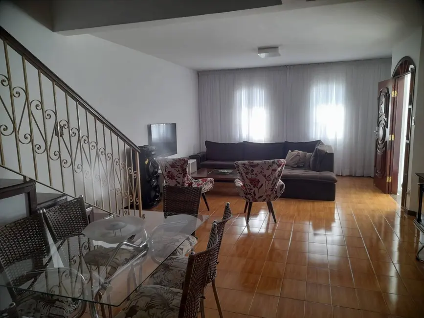 Foto 9 de Sobrado com 4 quartos à venda, 255m2 em Chácara do Visconde, Taubate - SP