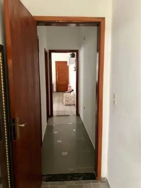 Foto 5 de Casa com 2 quartos à venda, 125m2 em Residencial Estoril, Taubate - SP
