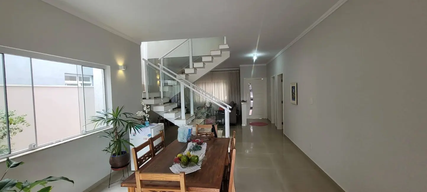 Foto 4 de Casa com 3 quartos à venda, 300m2 em Tremembe - SP