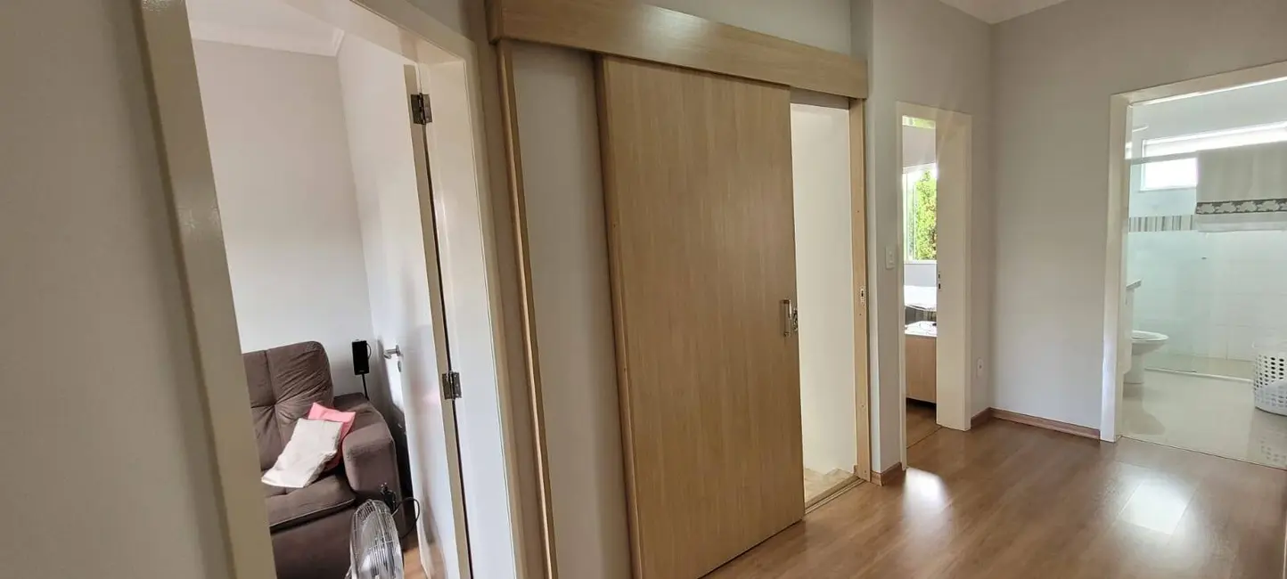 Foto 9 de Casa com 3 quartos à venda, 300m2 em Tremembe - SP