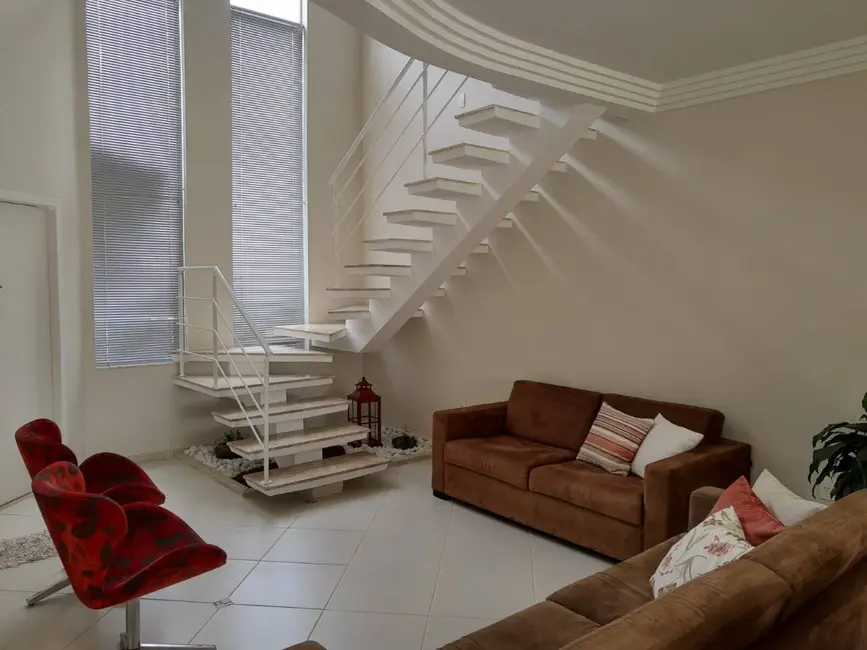 Casa com 3 quartos à venda, 275m2 em Tremembe - SP - imagem 4 Foto 4 de Casa com 3 quartos à venda, 275m2 em Tremembe - SP