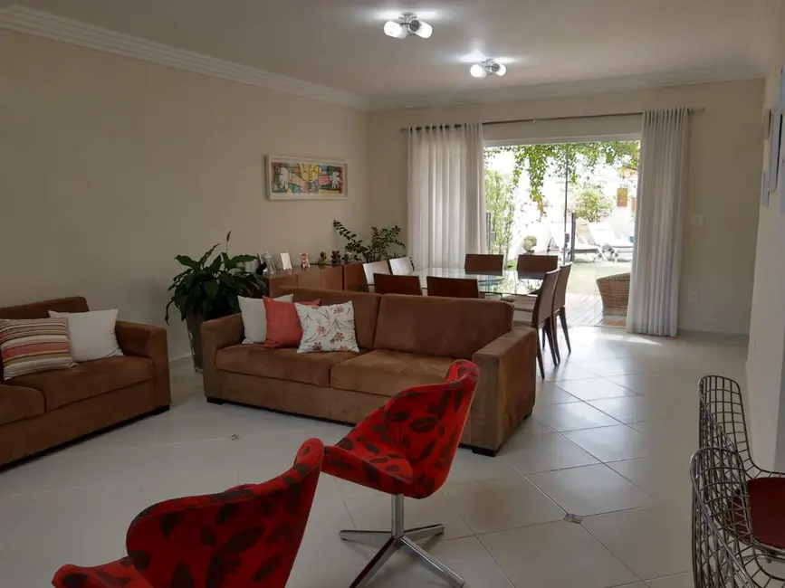 Casa com 3 quartos à venda, 275m2 em Tremembe - SP - imagem 3 Foto 3 de Casa com 3 quartos à venda, 275m2 em Tremembe - SP