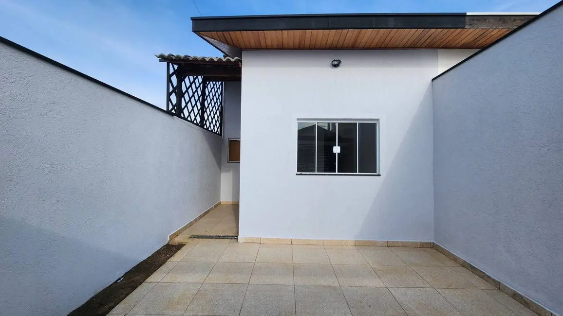 Foto 1 de Casa com 2 quartos à venda, 125m2 em Residencial Estoril, Taubate - SP