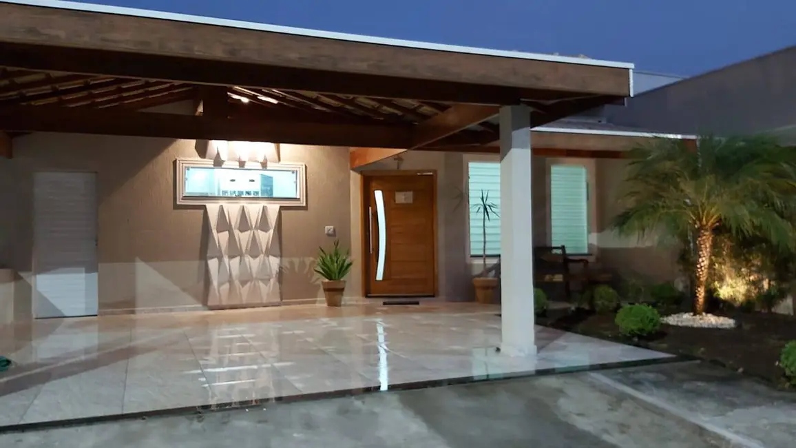 Foto 1 de Casa com 3 quartos à venda em Tremembe - SP