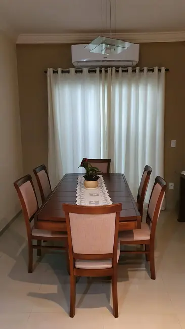 Foto 3 de Casa com 3 quartos à venda, 300m2 em Tremembe - SP