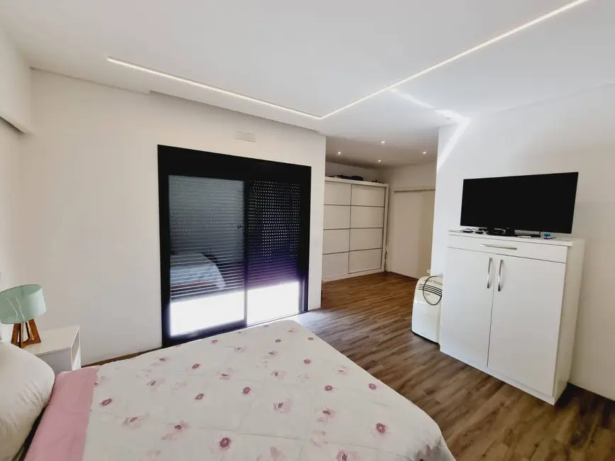 Foto 14 de Casa à venda, 300m2 em Piracangaguá, Taubate - SP