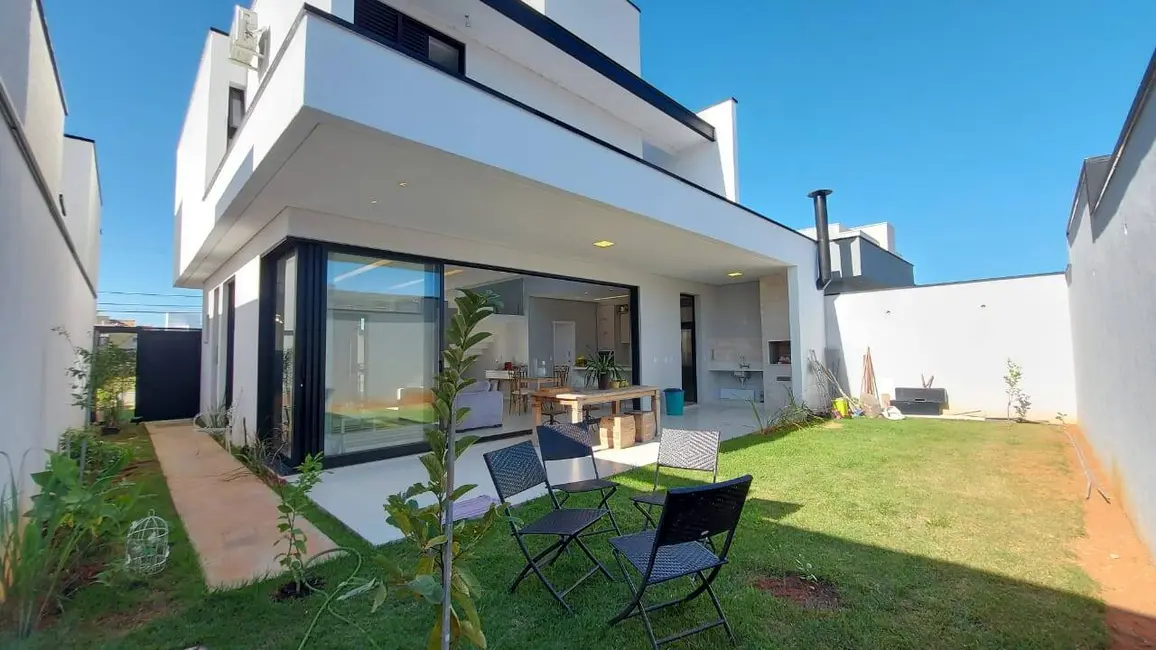 Foto 1 de Casa com 3 quartos à venda e para alugar, 300m2 em Tremembe - SP