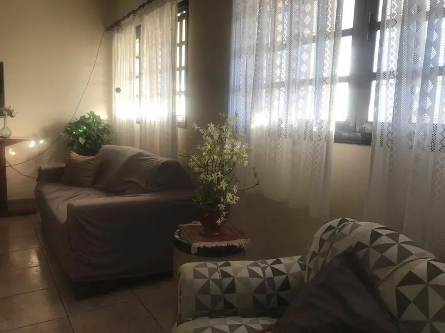 Foto 5 de Casa com 3 quartos à venda em Granjas Santa Terezinha, Taubate - SP