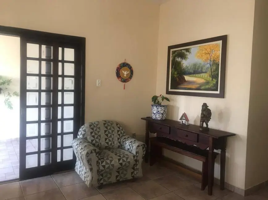 Foto 2 de Casa com 3 quartos à venda em Granjas Santa Terezinha, Taubate - SP