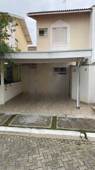 Foto 1 de Casa com 3 quartos para alugar, 120m2 em Parque São Cristóvão, Taubate - SP