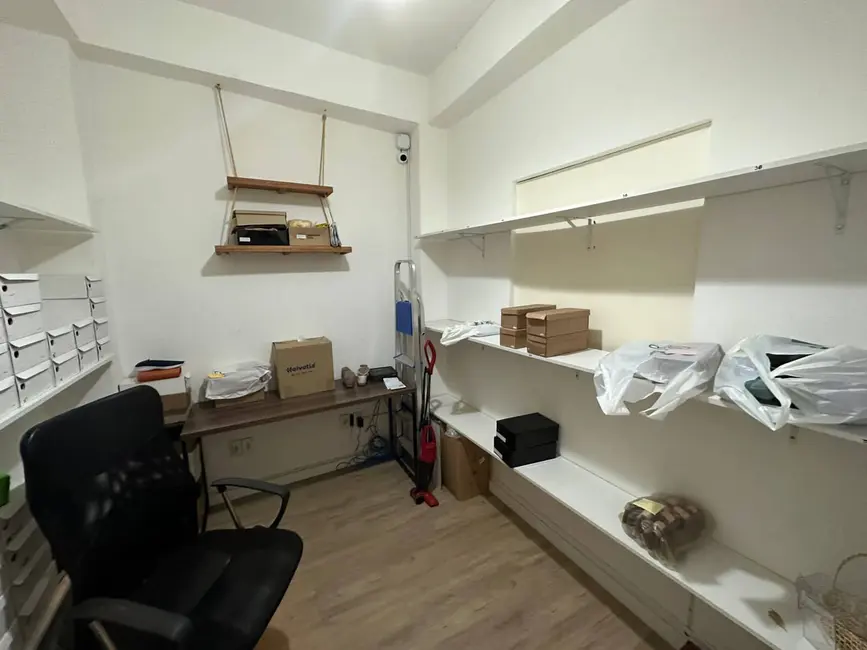 Sala Comercial para alugar, 50m2 em Centro, Taubate - SP - imagem 3 Foto 3 de Sala Comercial para alugar, 50m2 em Centro, Taubate - SP