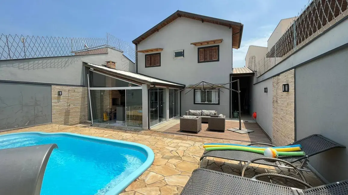 Foto 3 de Sobrado com 3 quartos à venda, 180m2 em Jardim Hípica Pinheiro, Taubate - SP