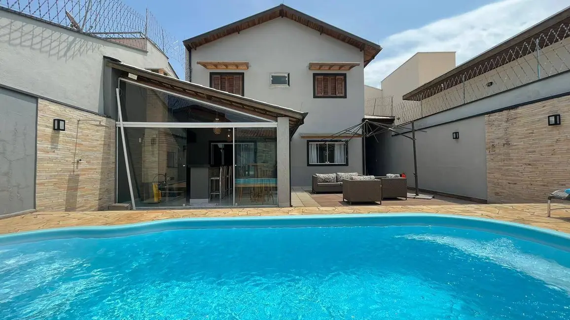 Foto 2 de Sobrado com 3 quartos à venda, 180m2 em Jardim Hípica Pinheiro, Taubate - SP