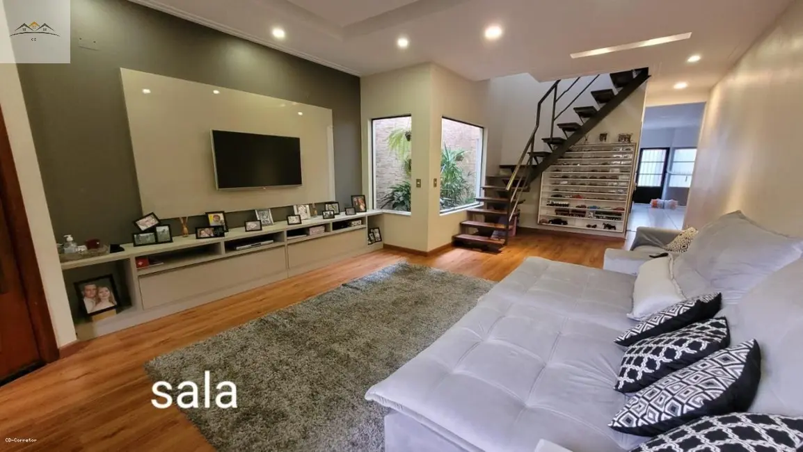 Foto 2 de Casa com 4 quartos à venda, 280m2 em Vila Nogueira, Diadema - SP