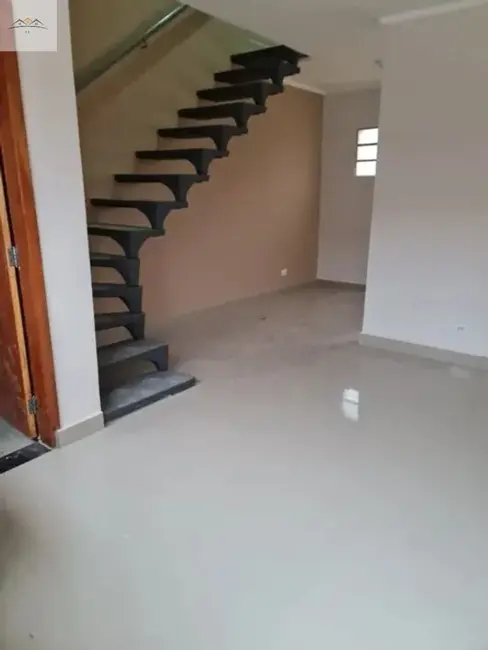 Casa de Condomínio com 2 quartos à venda, 55m2 em Jardim São João, Maua - SP - imagem 3 Foto 3 de Casa de Condomínio com 2 quartos à venda, 55m2 em Jardim São João, Maua - SP