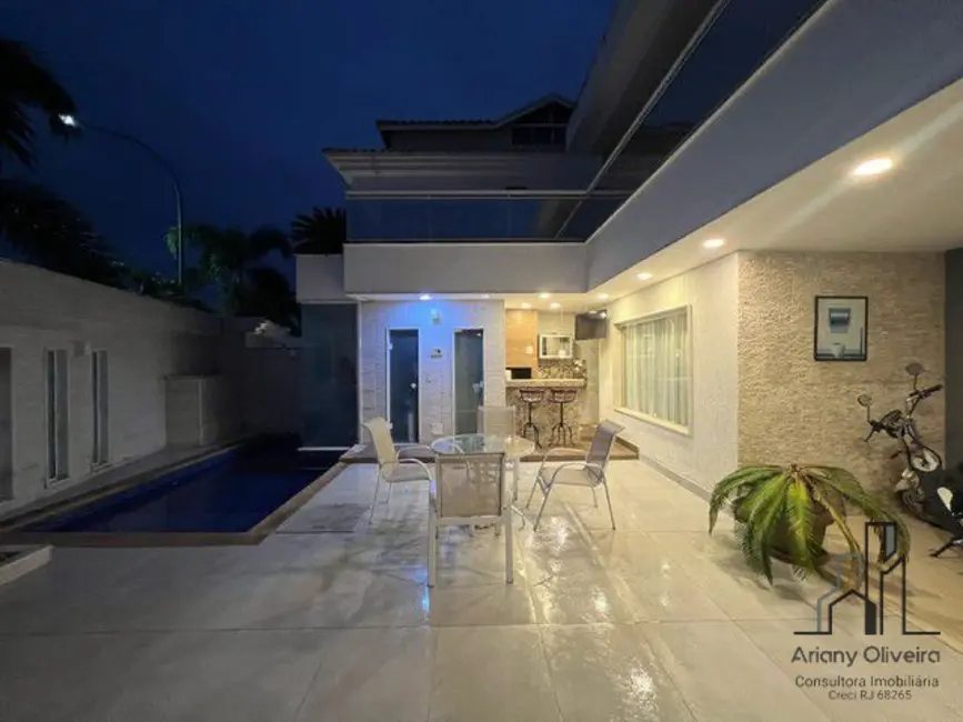 Casa de Condomínio com 4 quartos à venda, 420m2 em Recreio dos Bandeirantes, Rio De Janeiro - RJ - imagem 3 Foto 3 de Casa de Condomínio com 4 quartos à venda, 420m2 em Recreio dos Bandeirantes, Rio De Janeiro - RJ