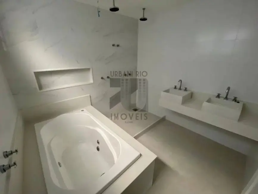 Casa de Condomínio com 4 quartos à venda, 360m2 em Barra da Tijuca, Rio De Janeiro - RJ - imagem 8 Foto 8 de Casa de Condomínio com 4 quartos à venda, 360m2 em Barra da Tijuca, Rio De Janeiro - RJ