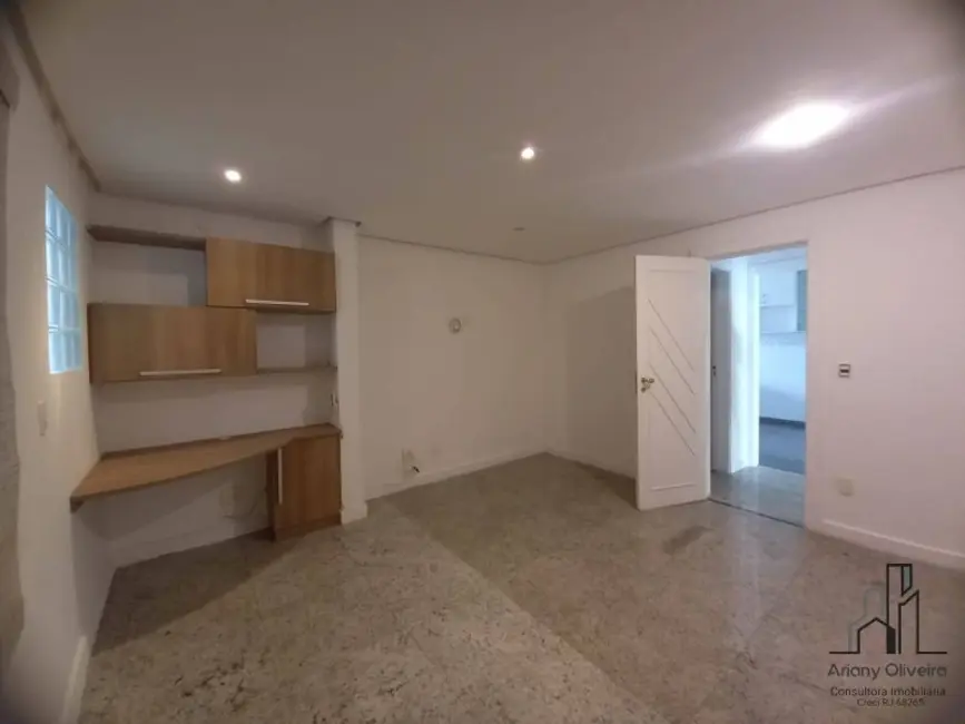 Casa de Condomínio com 5 quartos à venda, 300m2 em Recreio dos Bandeirantes, Rio De Janeiro - RJ - imagem 8 Foto 8 de Casa de Condomínio com 5 quartos à venda, 300m2 em Recreio dos Bandeirantes, Rio De Janeiro - RJ