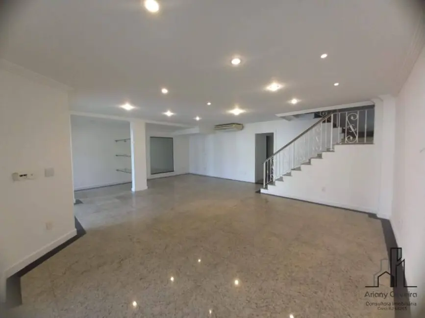 Casa de Condomínio com 5 quartos à venda, 300m2 em Recreio dos Bandeirantes, Rio De Janeiro - RJ - imagem 7 Foto 7 de Casa de Condomínio com 5 quartos à venda, 300m2 em Recreio dos Bandeirantes, Rio De Janeiro - RJ