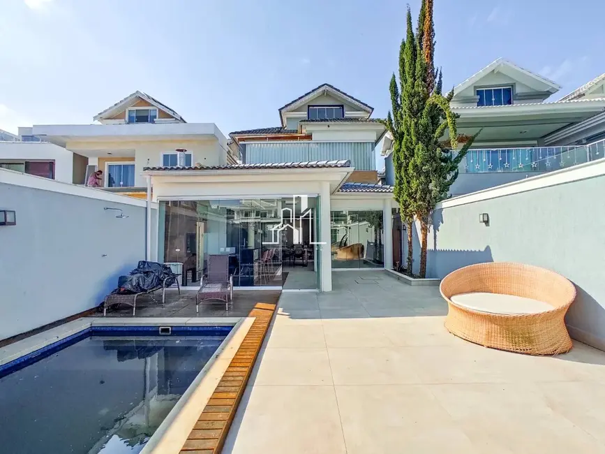 Casa de Condomínio com 5 quartos à venda, 282m2 em Recreio dos Bandeirantes, Rio De Janeiro - RJ - imagem 2 Foto 2 de Casa de Condomínio com 5 quartos à venda, 282m2 em Recreio dos Bandeirantes, Rio De Janeiro - RJ