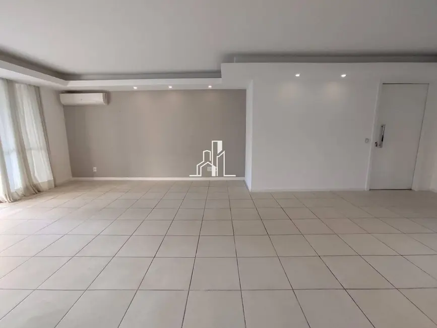 Apartamento com 4 quartos para alugar, 166m2 em Rio De Janeiro - RJ - imagem 7 Foto 7 de Apartamento com 4 quartos para alugar, 166m2 em Rio De Janeiro - RJ