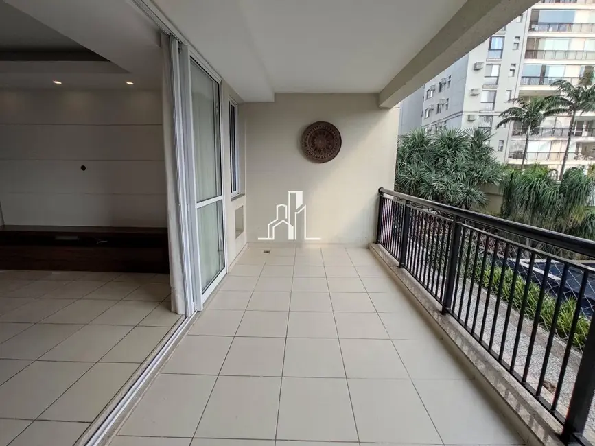 Apartamento com 4 quartos para alugar, 166m2 em Rio De Janeiro - RJ - imagem 4 Foto 4 de Apartamento com 4 quartos para alugar, 166m2 em Rio De Janeiro - RJ