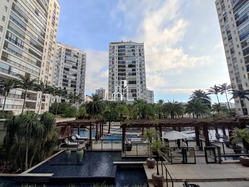 Apartamento com 4 quartos para alugar, 166m2 em Rio De Janeiro - RJ - imagem 6 Foto 6 de Apartamento com 4 quartos para alugar, 166m2 em Rio De Janeiro - RJ