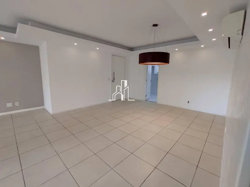 Apartamento com 4 quartos para alugar, 166m2 em Rio De Janeiro - RJ - imagem 8 Foto 8 de Apartamento com 4 quartos para alugar, 166m2 em Rio De Janeiro - RJ