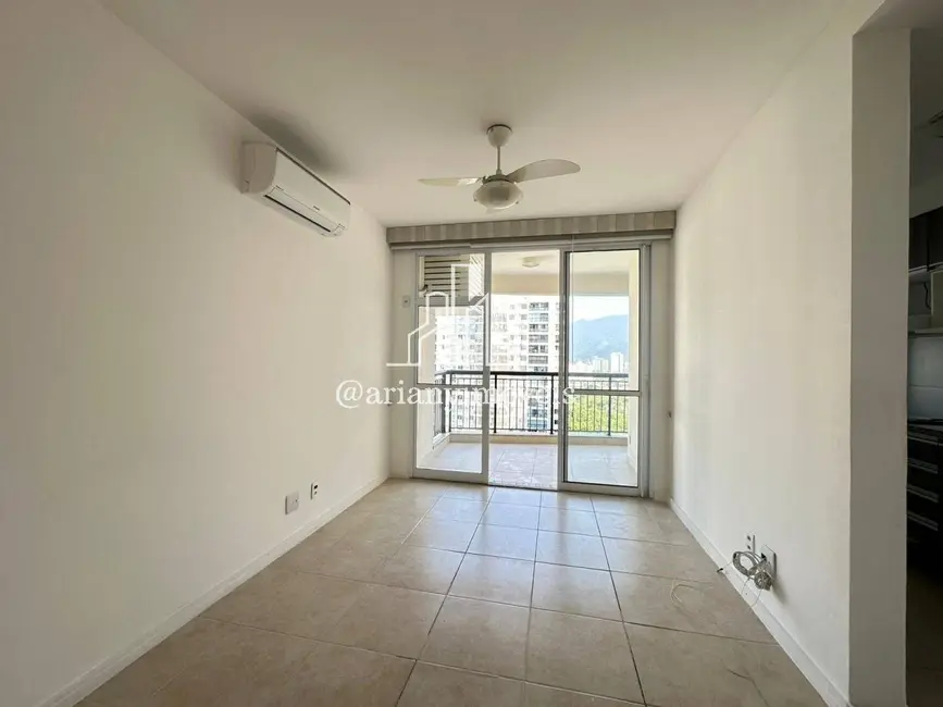 Foto 2 de Apartamento com 2 quartos à venda, 70m2 em Rio De Janeiro - RJ