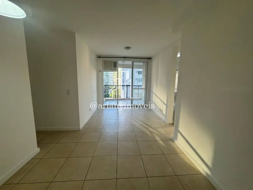 Foto 2 de Apartamento com 2 quartos para alugar, 70m2 em Rio De Janeiro - RJ