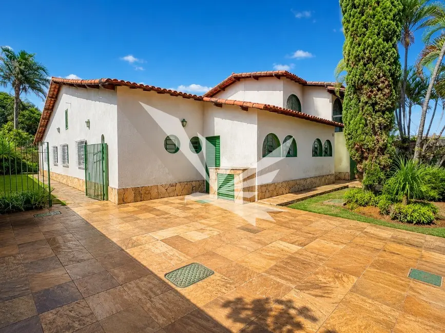 Casa com 4 quartos à venda, 378m2 em Setor de Habitações Individuais Sul, Brasilia - DF - imagem 2 Foto 2 de Casa com 4 quartos à venda, 378m2 em Setor de Habitações Individuais Sul, Brasilia - DF