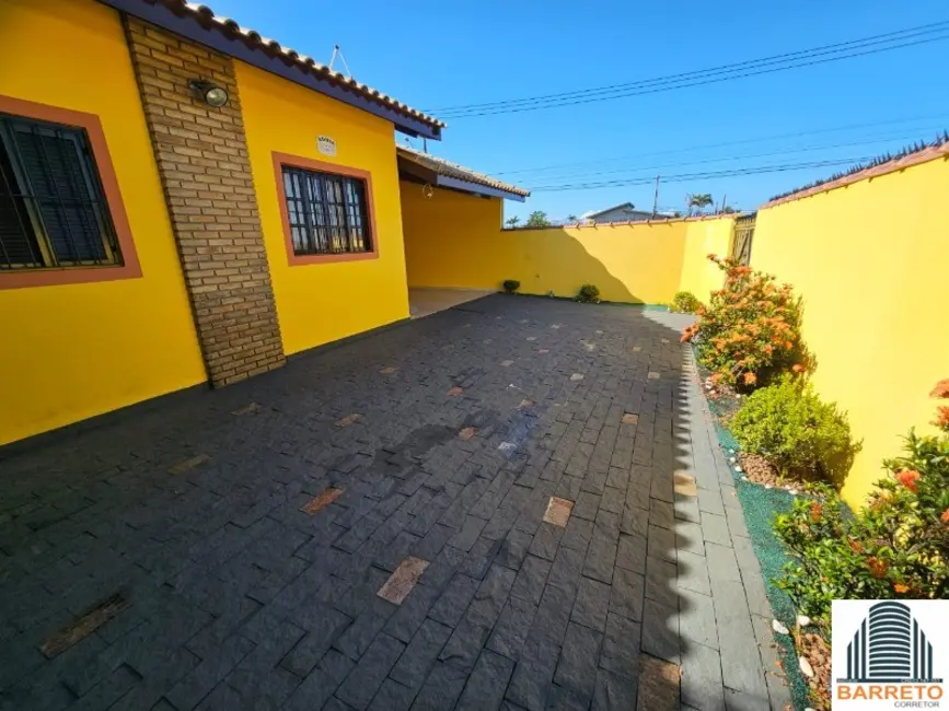 Casa com 3 quartos à venda, 164m2 em Itanhaem - SP - imagem 2 Foto 2 de Casa com 3 quartos à venda, 164m2 em Itanhaem - SP