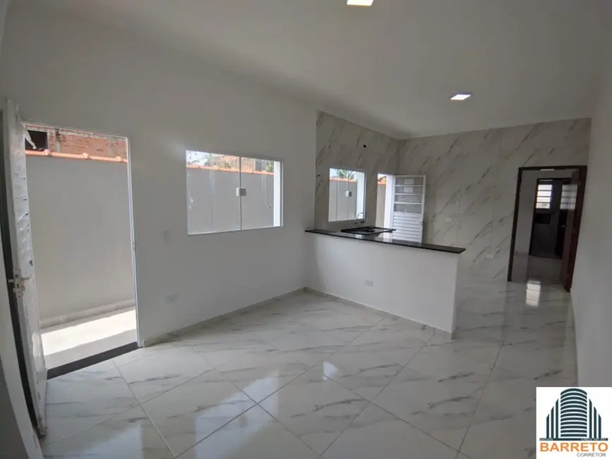Foto 1 de Casa com 2 quartos à venda, 97m2 em Itanhaem - SP
