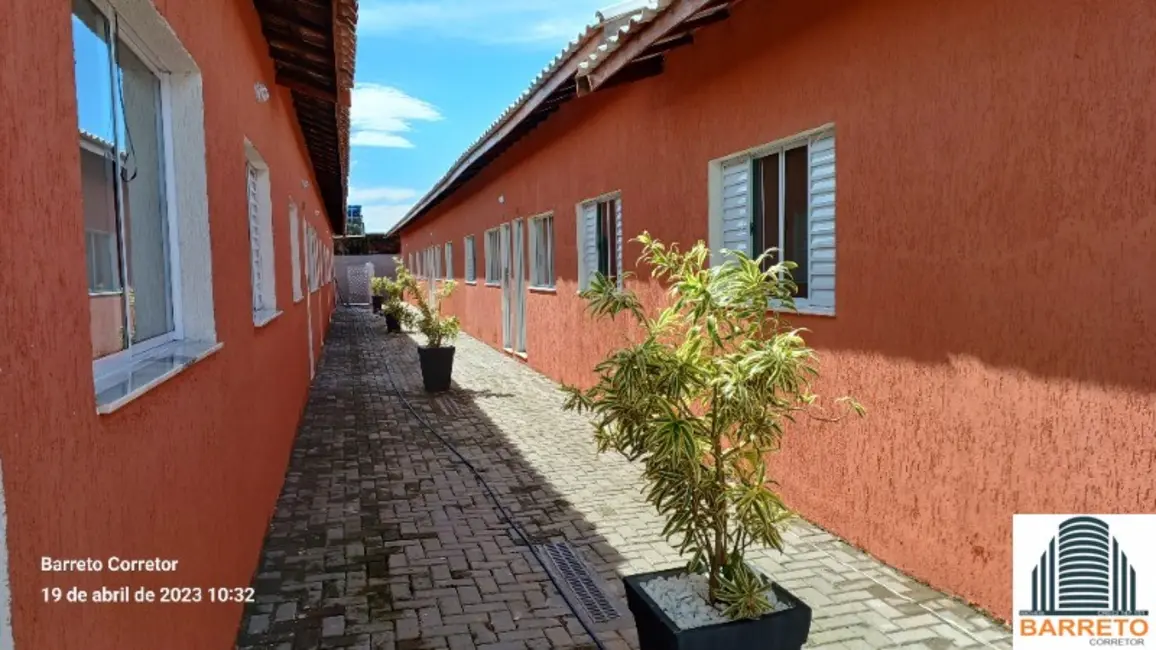 Foto 2 de Casa com 2 quartos à venda, 66m2 em Itanhaem - SP