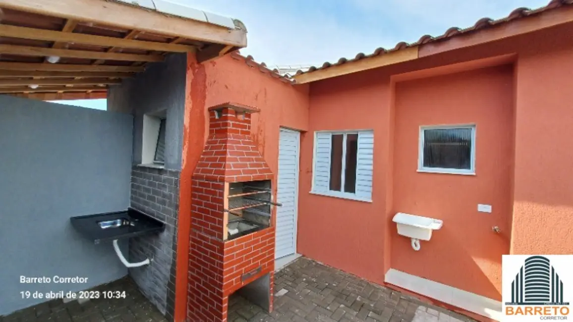 Foto 1 de Casa com 2 quartos à venda, 66m2 em Itanhaem - SP