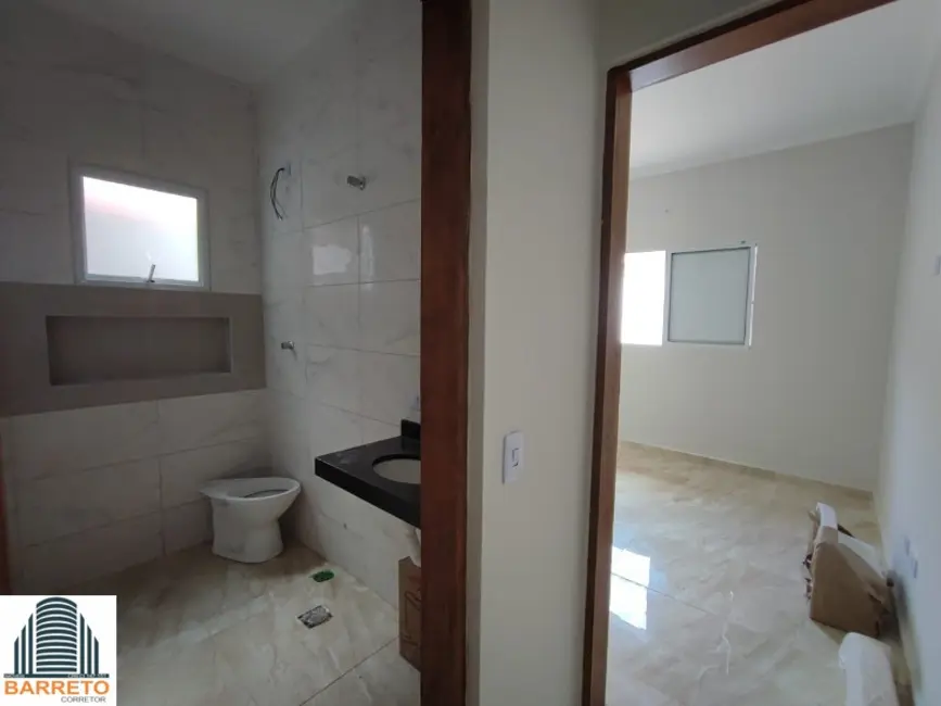 Foto 6 de Casa com 2 quartos à venda, 130m2 em Itanhaem - SP