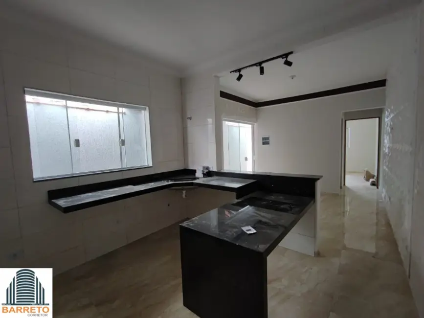 Foto 1 de Casa com 2 quartos à venda, 130m2 em Itanhaem - SP