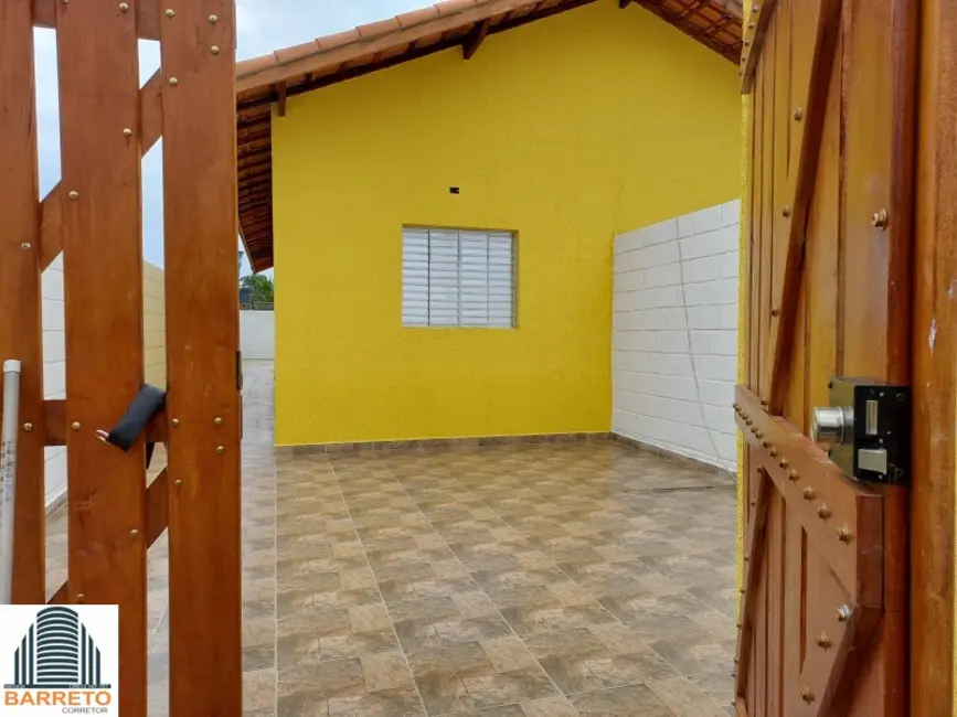 Foto 2 de Casa com 2 quartos à venda, 130m2 em Itanhaem - SP