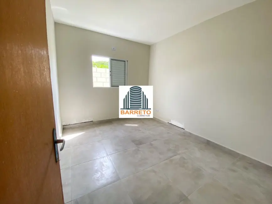 Casa com 2 quartos à venda, 171m2 em Itanhaem - SP - imagem 3 Foto 3 de Casa com 2 quartos à venda, 171m2 em Itanhaem - SP