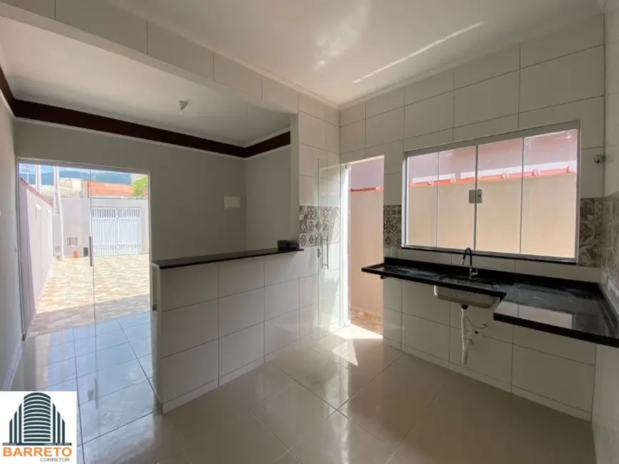 Foto 1 de Casa com 2 quartos à venda, 180m2 em Itanhaem - SP