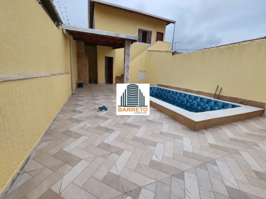 Foto 1 de Casa com 2 quartos à venda, 53m2 em Itanhaem - SP