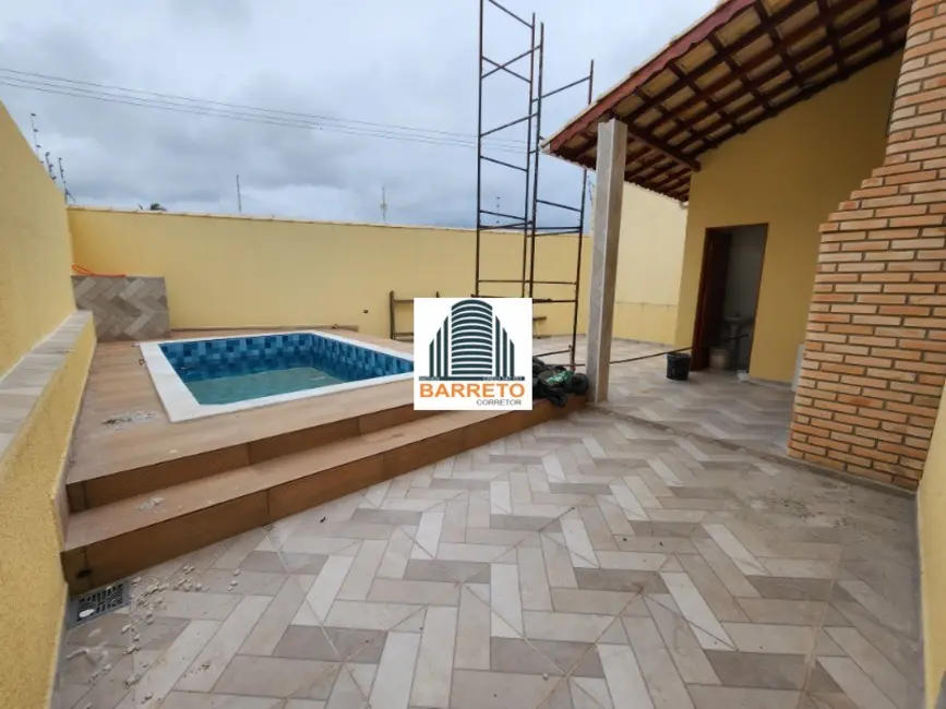 Foto 2 de Casa com 2 quartos à venda, 52m2 em Itanhaem - SP