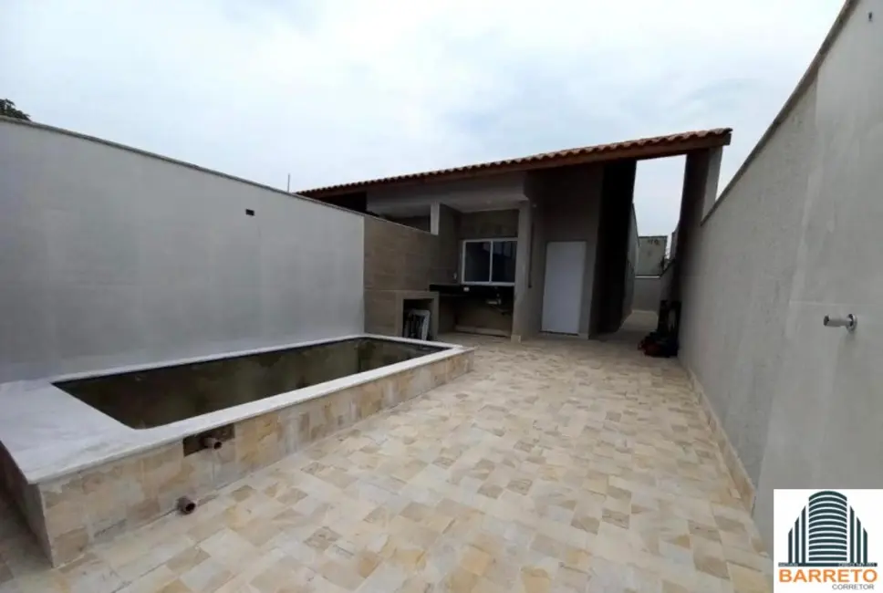Foto 1 de Casa com 2 quartos à venda, 135m2 em Itanhaem - SP