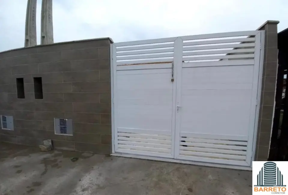 Foto 2 de Casa com 2 quartos à venda, 135m2 em Itanhaem - SP